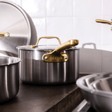 Le trio de casseroles parfaites en inox avec manches dorés