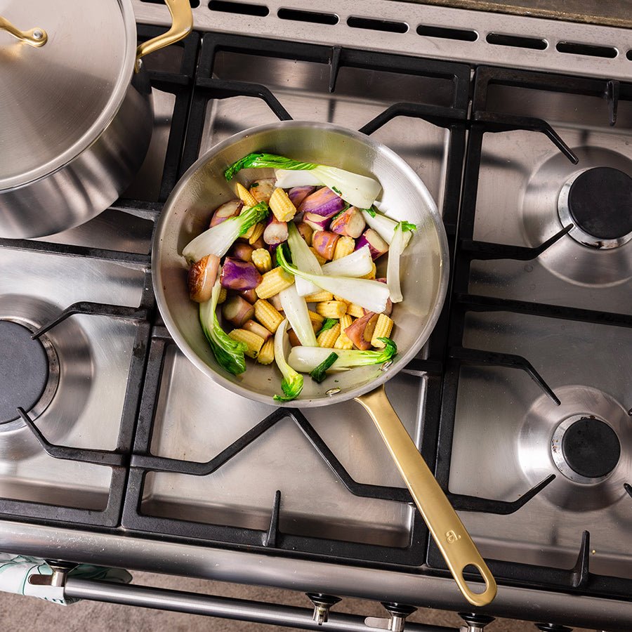 The Wok en inox, manche doré - 28 cm