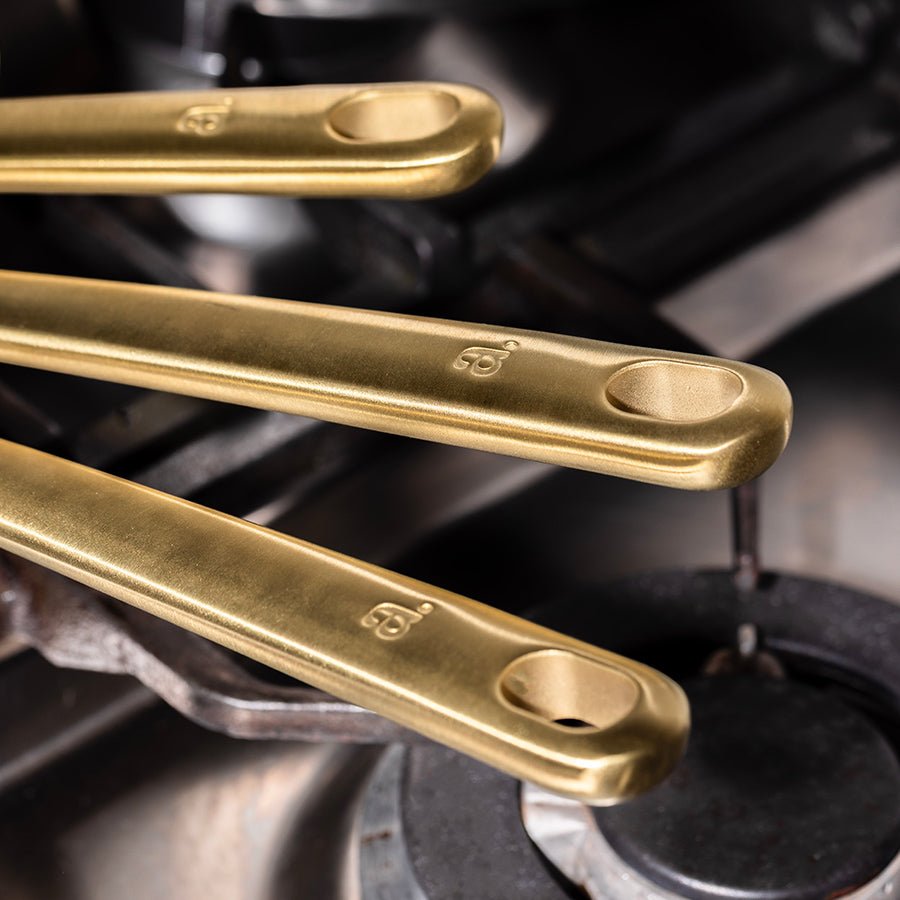 La sauteuse idéale en inox, manche doré - 24 cm